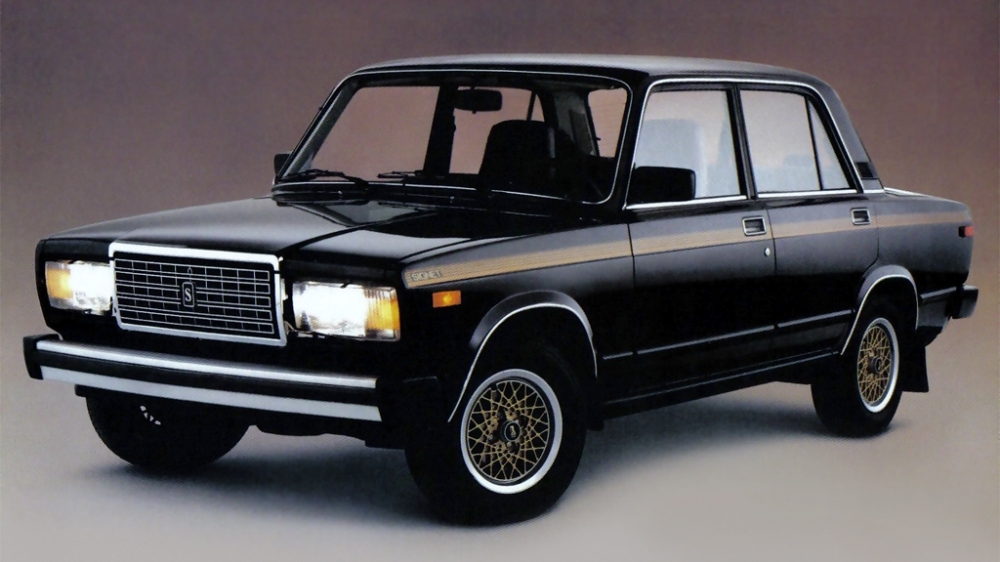 titulka-v-turkmenistanu-zakazali-cerna-auta-prezidentovi-se-proste-nelibi